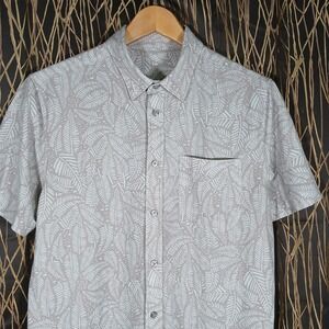 Vuori Bridge Short Sleeve Button Up Mens Small Tan Leaf White Shirt Performance